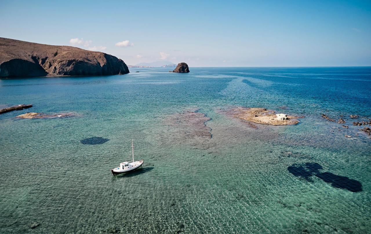 Noon Beyond Accommodation Πολλώνια Εξωτερικό φωτογραφία